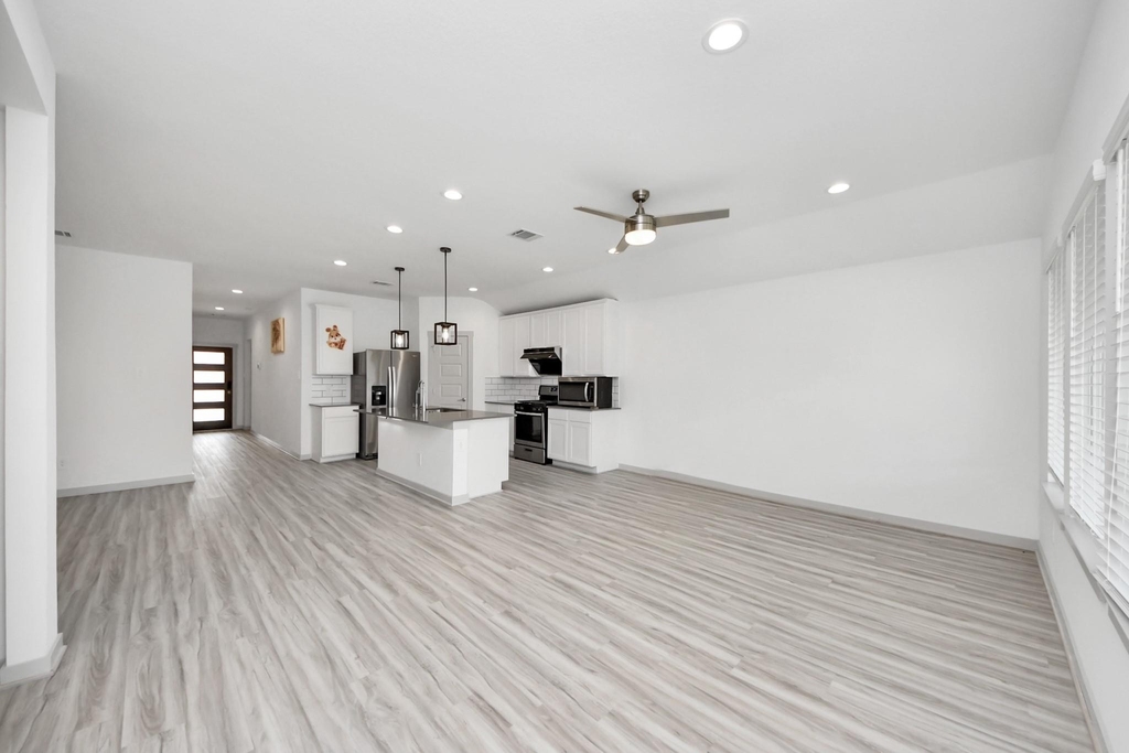 7007 Fleetwood Crescent Way - Photo 4