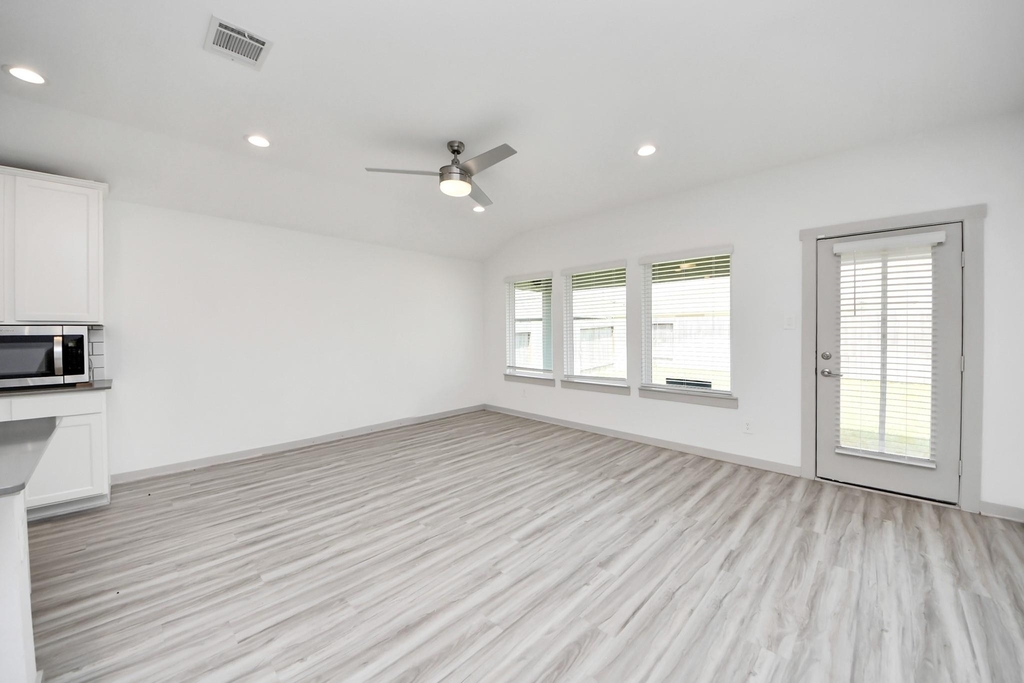 7007 Fleetwood Crescent Way - Photo 6