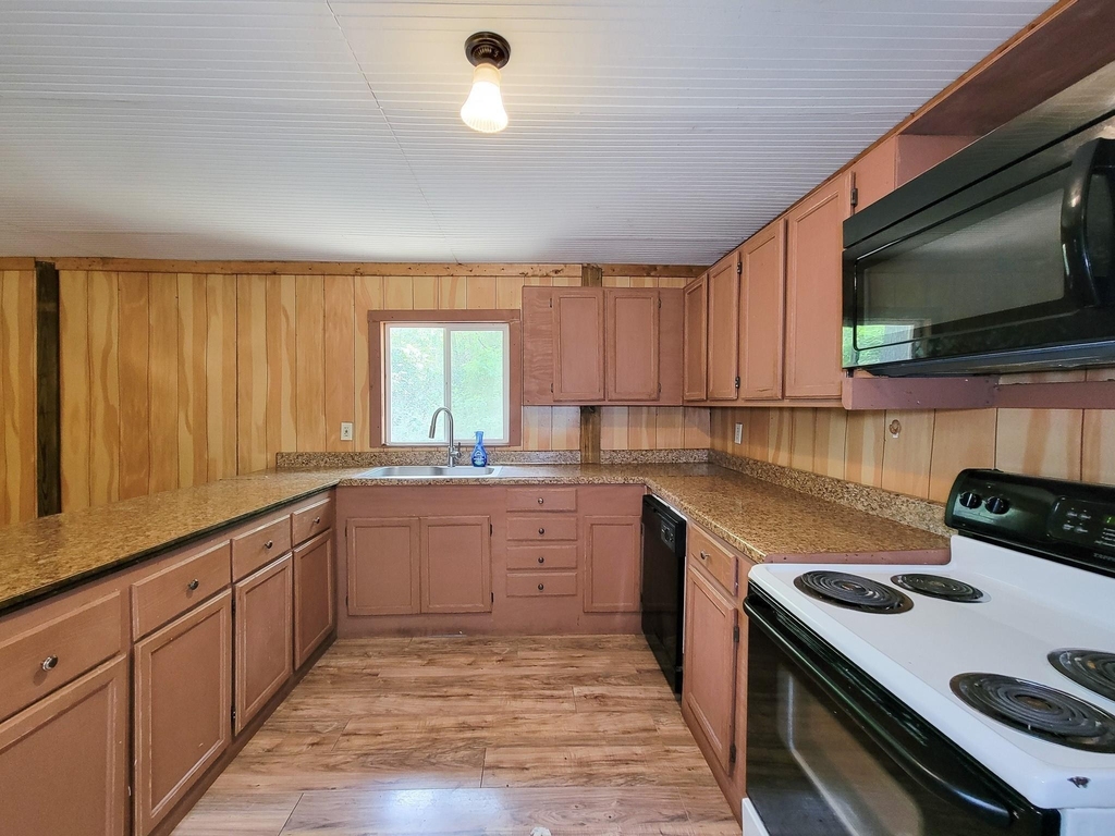 20272 Forest Woods Lane - Photo 4