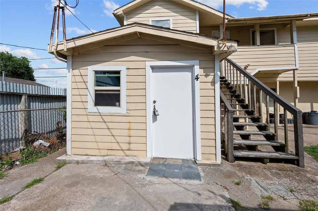 2631 Oakcliff Street - Photo 0