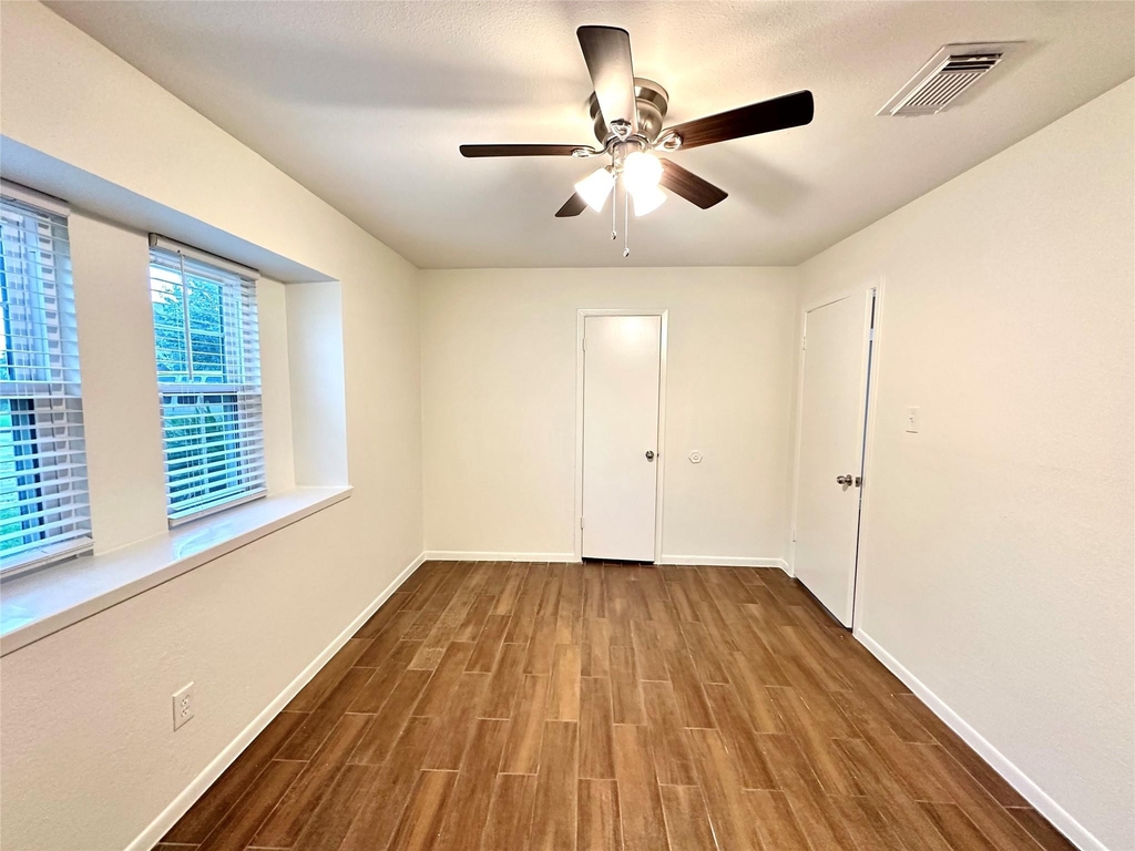 504 Raymond Street - Photo 9