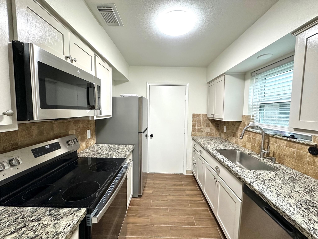 504 Raymond Street - Photo 3