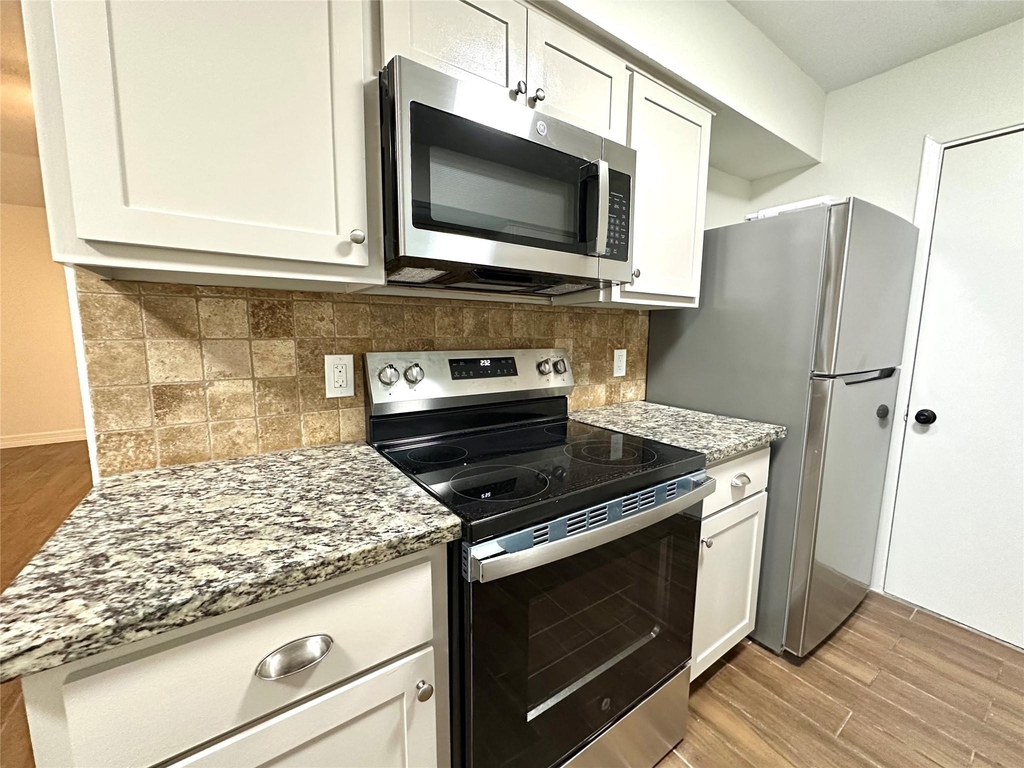 504 Raymond Street - Photo 4