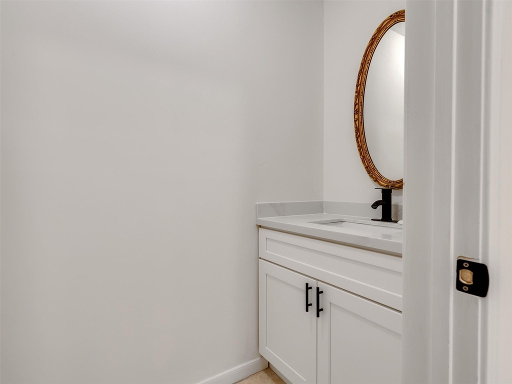 1127 Gloria Court - Photo 27