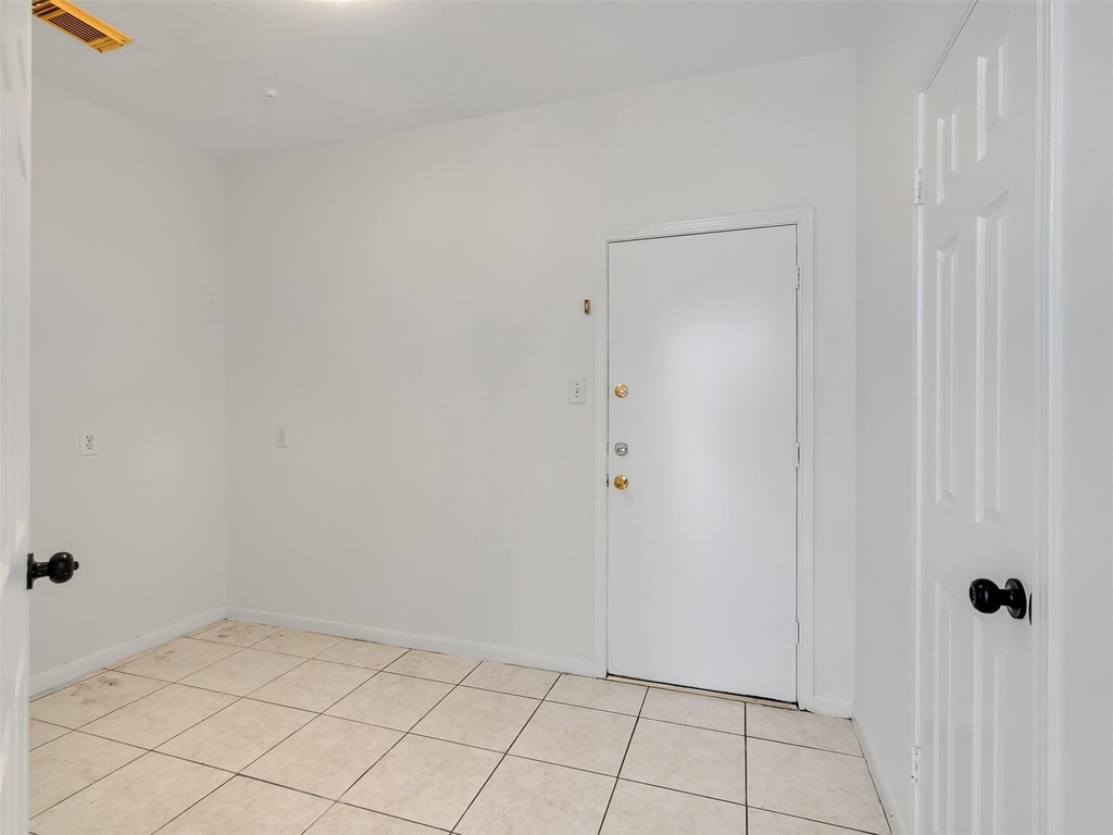 1127 Gloria Court - Photo 25