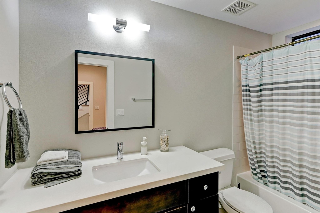 3015 Gillespie Street - Photo 3