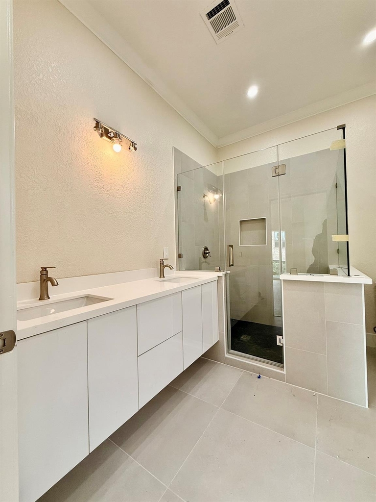 1323 Rosewood Street - Photo 9