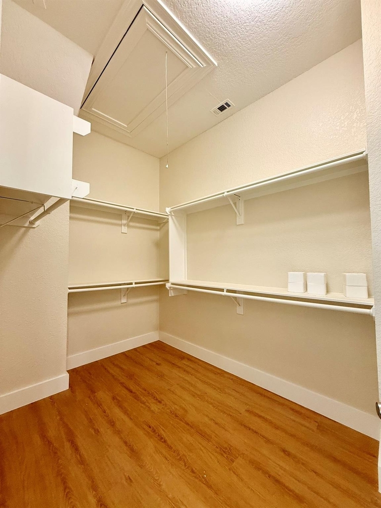 1323 Rosewood Street - Photo 10