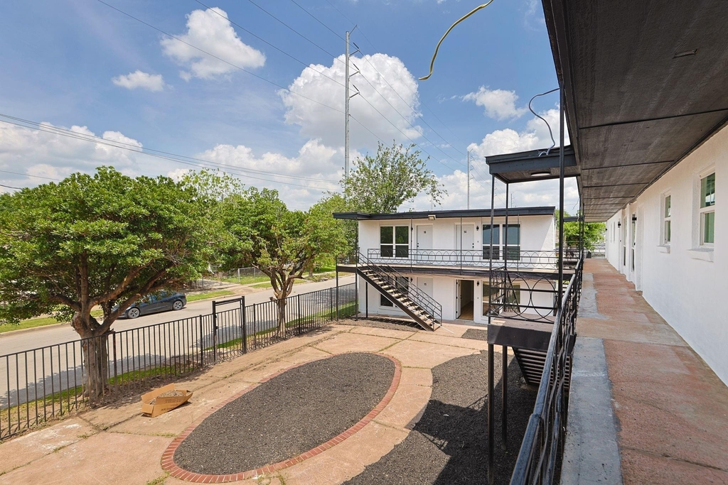6840 Fairway Drive - Photo 5