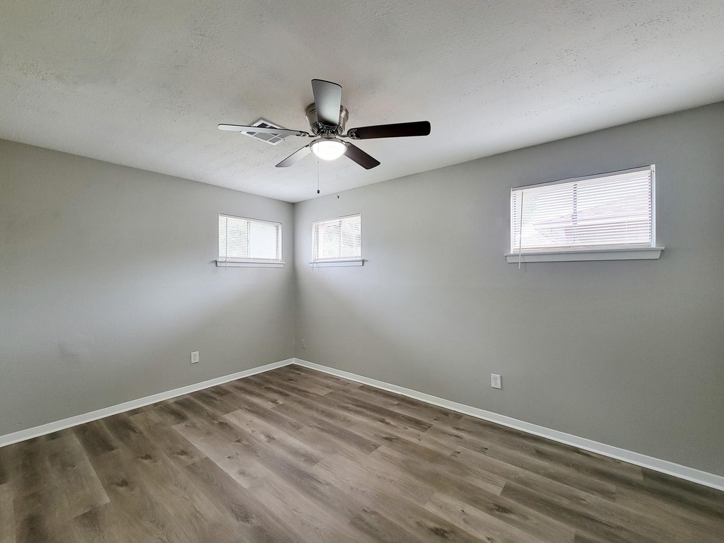 3121 Proswimmer Street - Photo 2