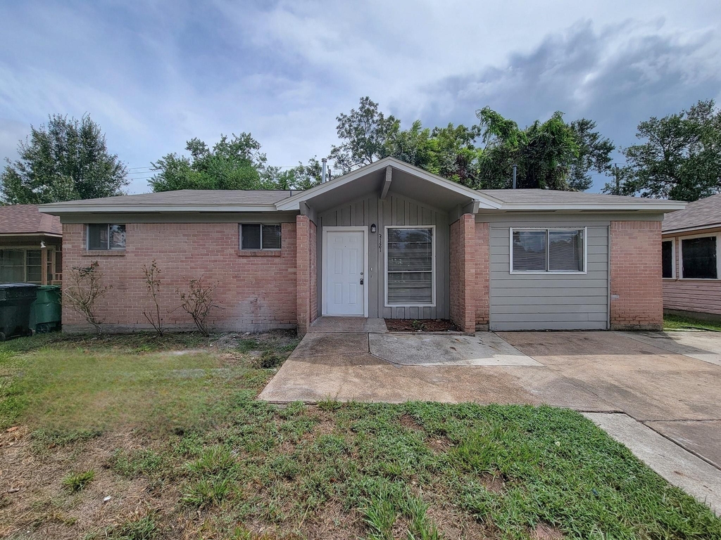 3121 Proswimmer Street - Photo 0