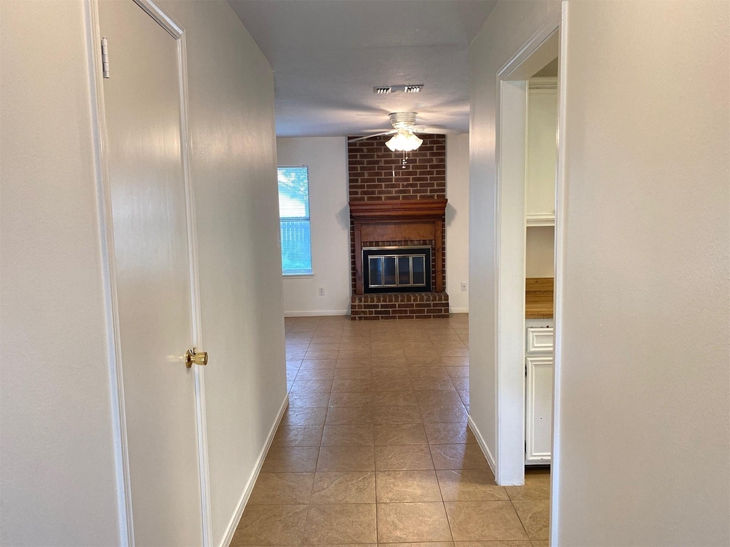 2733 Davis Avenue - Photo 6