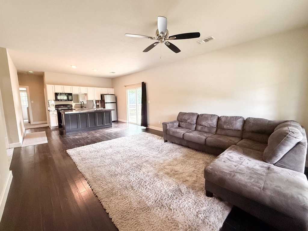 209 Joseph Street - Photo 2