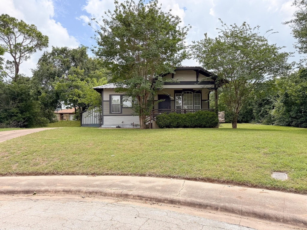 209 Joseph Street - Photo 0