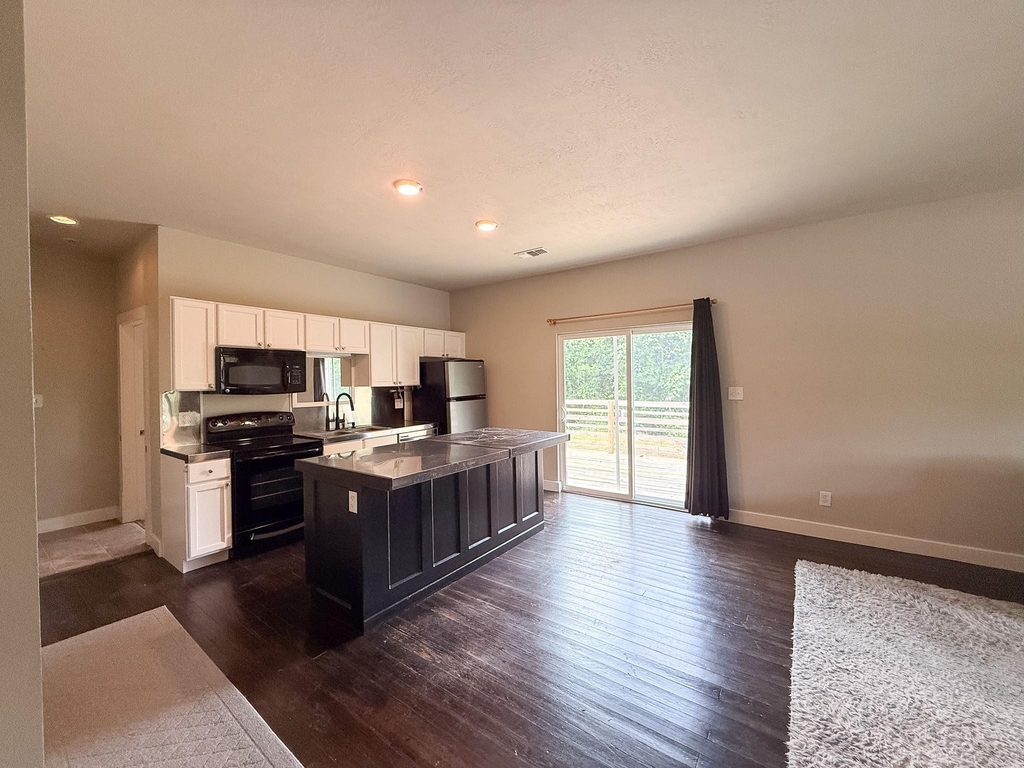209 Joseph Street - Photo 3