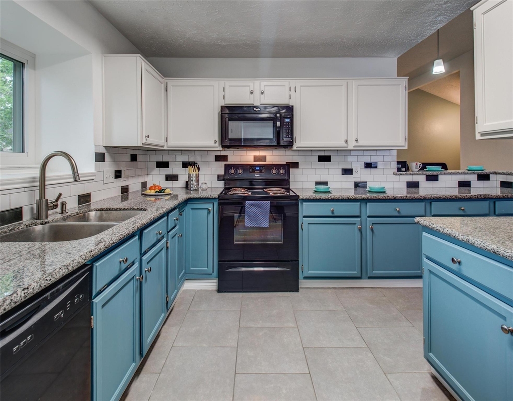7114 Buchanan Drive - Photo 2