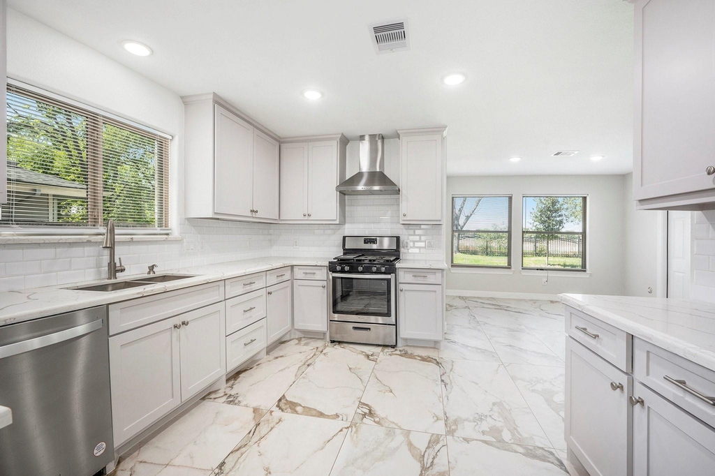 7711 Antoine Drive - Photo 12