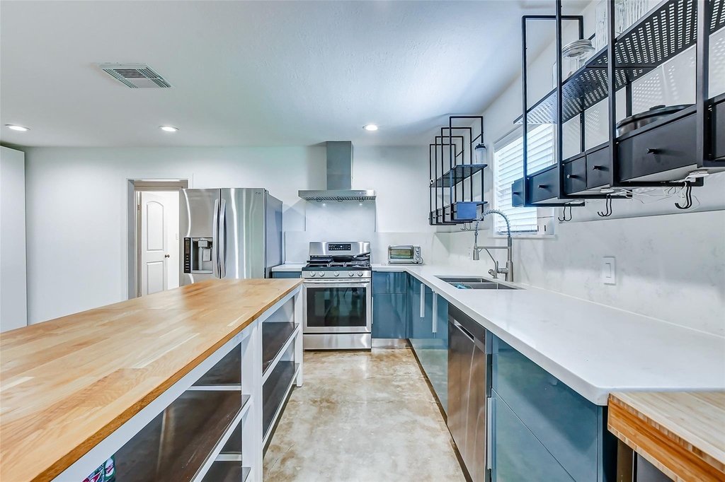 1202 Shadeland Drive - Photo 4