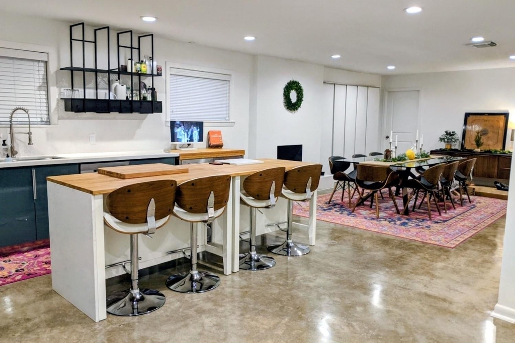 1202 Shadeland Drive - Photo 3