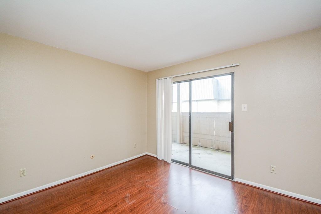 8519 Hearth Boulevard - Photo 3
