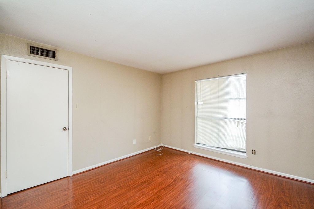 8519 Hearth Boulevard - Photo 5