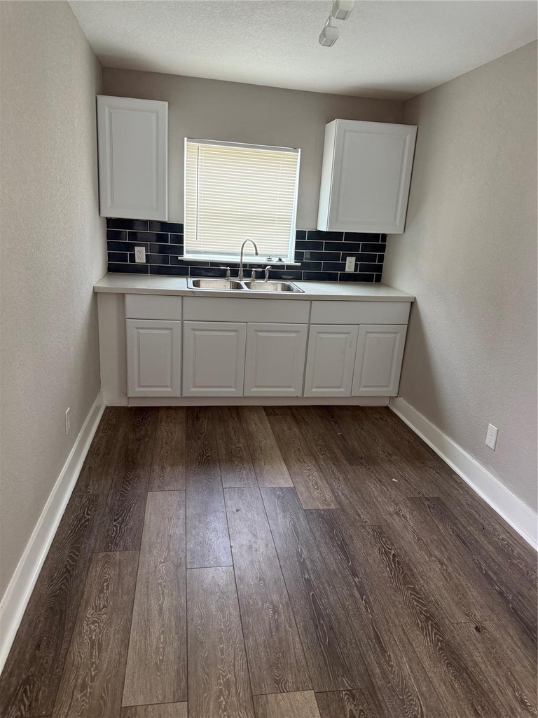 515 Caplin Street - Photo 7