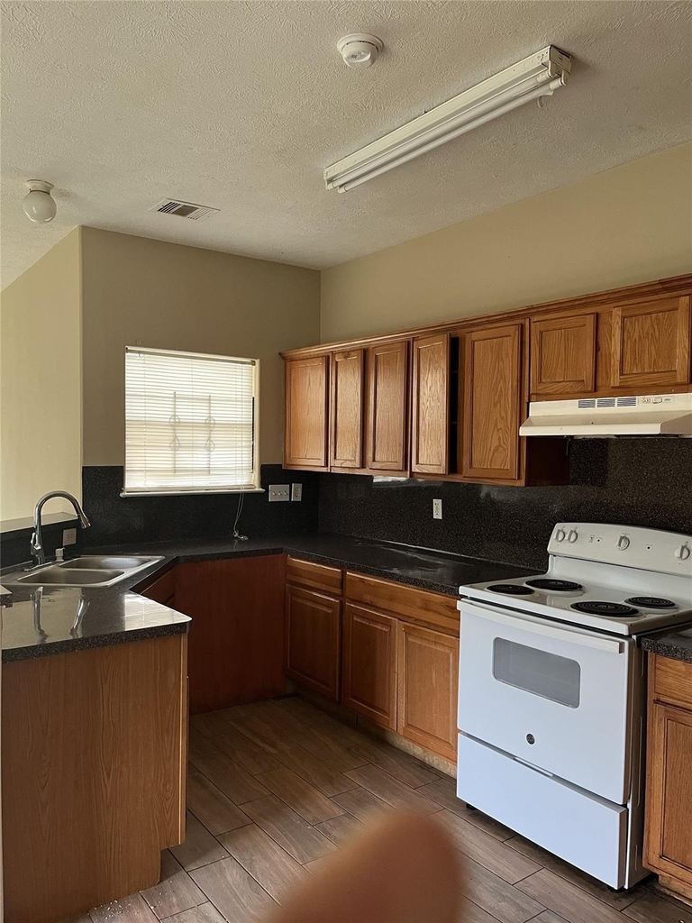 8134 Woodward Street - Photo 2