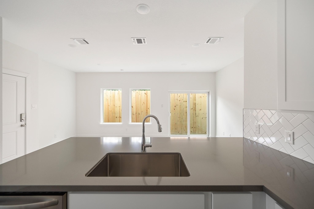 835 Paul Quinn Street - Photo 4