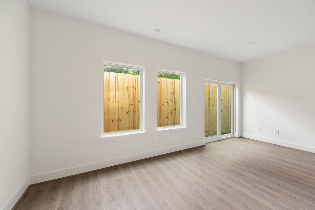 835 Paul Quinn Street - Photo 3