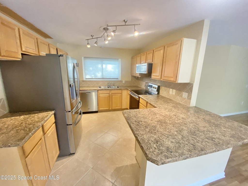 784 Alcazar Avenue - Photo 4
