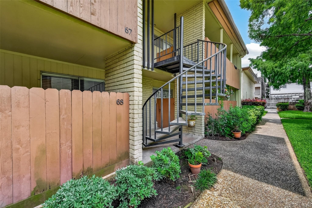 7714 Renwick Drive - Photo 3