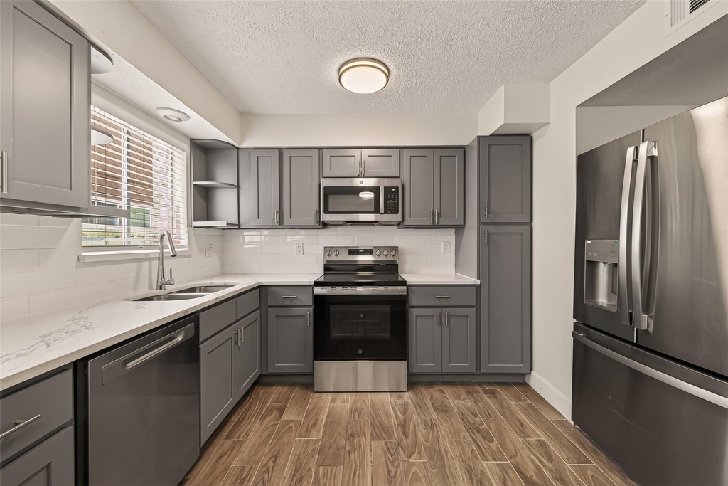7714 Renwick Drive - Photo 4