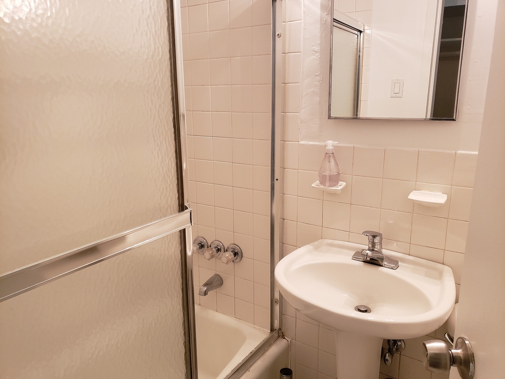 East 36 Street - Photo 3