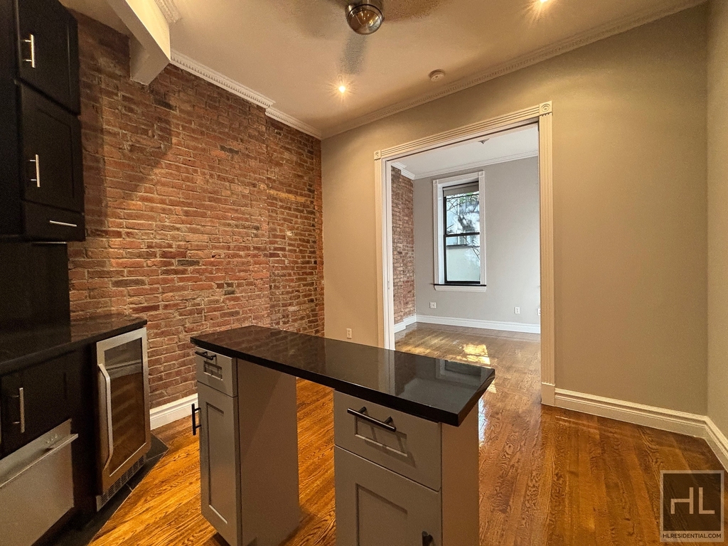 Mott Street - Photo 3