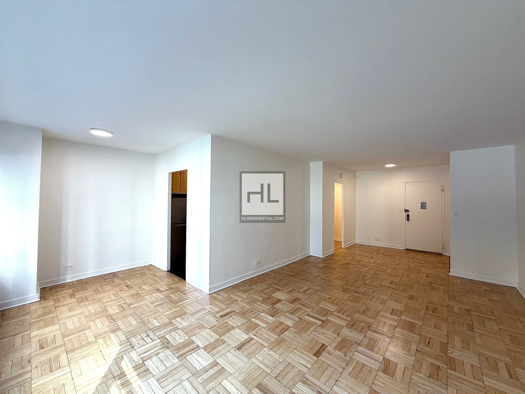 East 55th Street - Photo 0