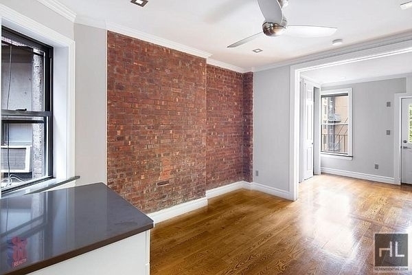 10th Avenue - Photo 1