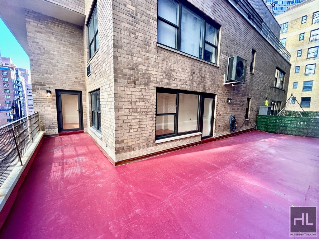 East 55 Street - Photo 5