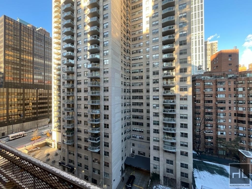 East 55 Street - Photo 8