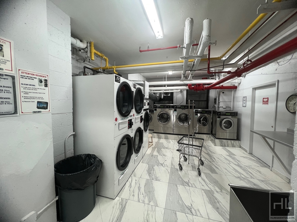 East 55 Street - Photo 9
