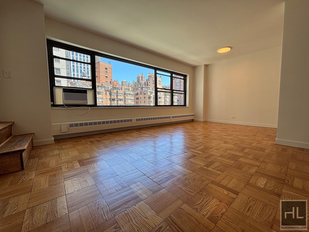 East 55 Street - Photo 6
