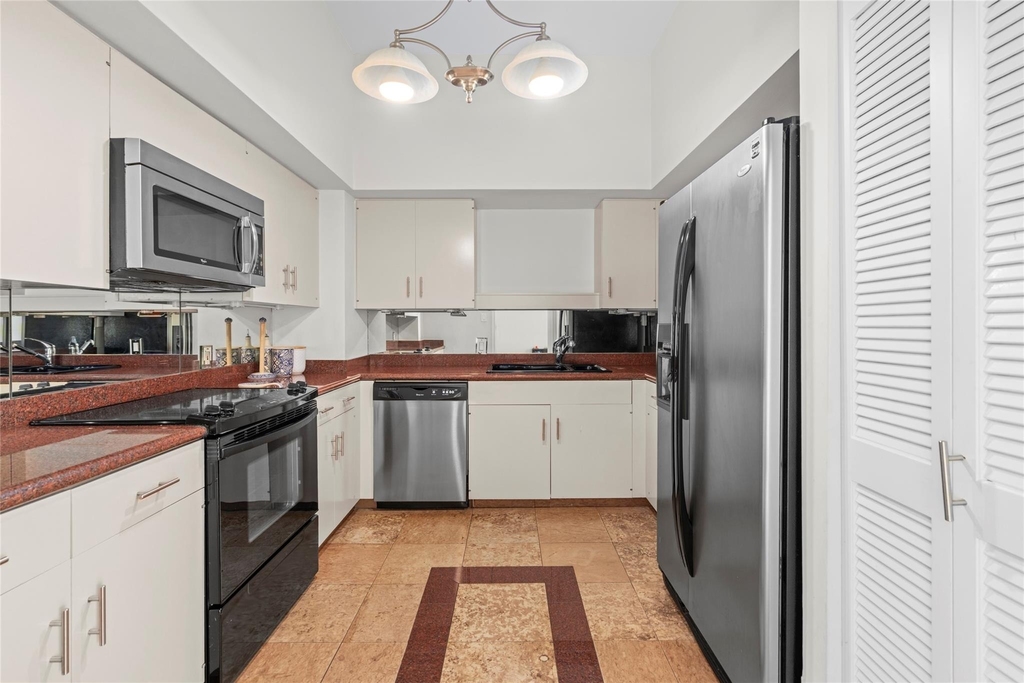 14 Greenway Plaza - Photo 9