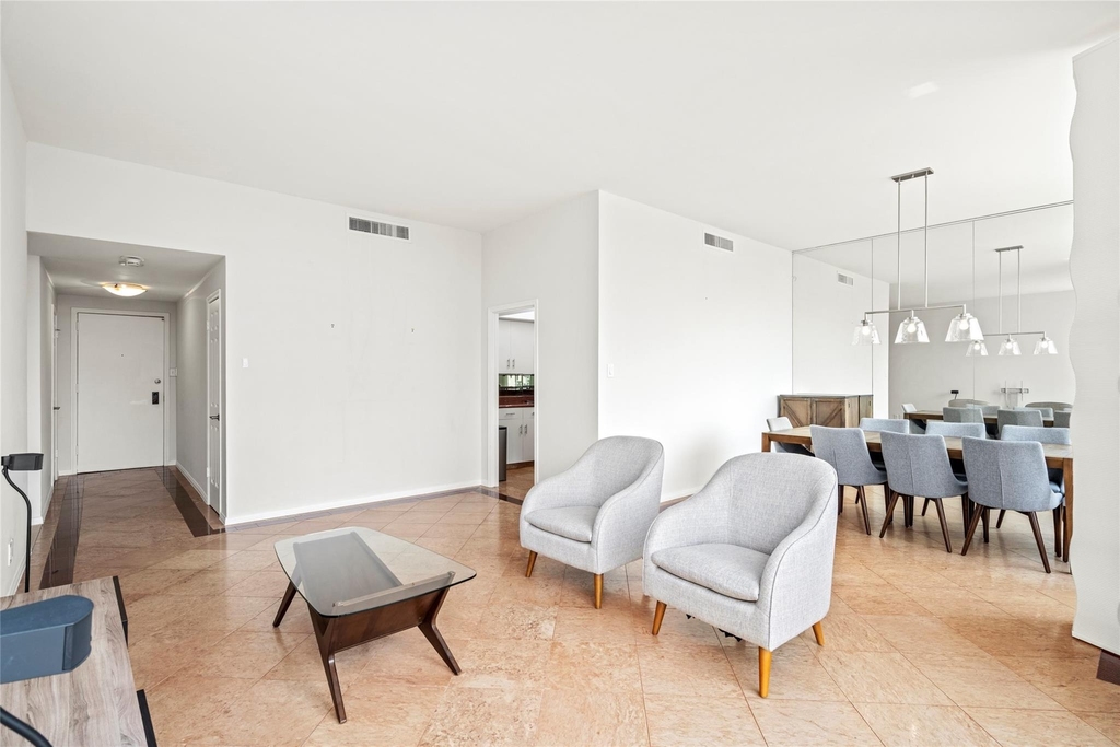 14 Greenway Plaza - Photo 1
