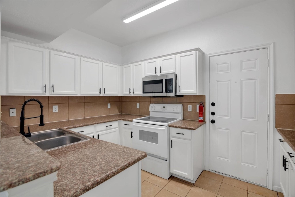 6933 Liverpool Street - Photo 8