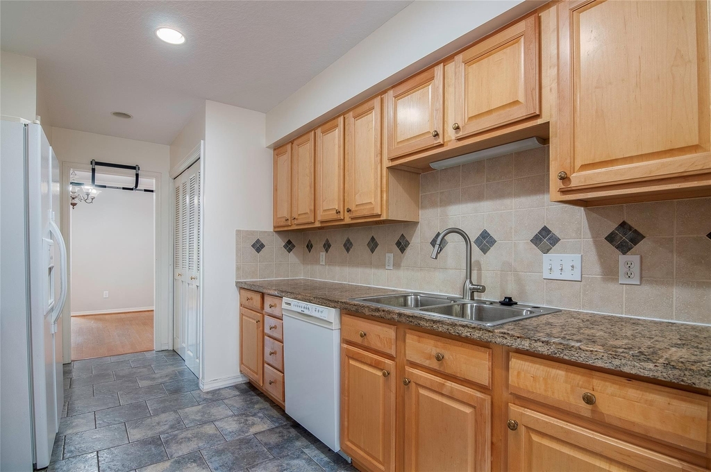 12979 Trail Hollow Drive - Photo 9