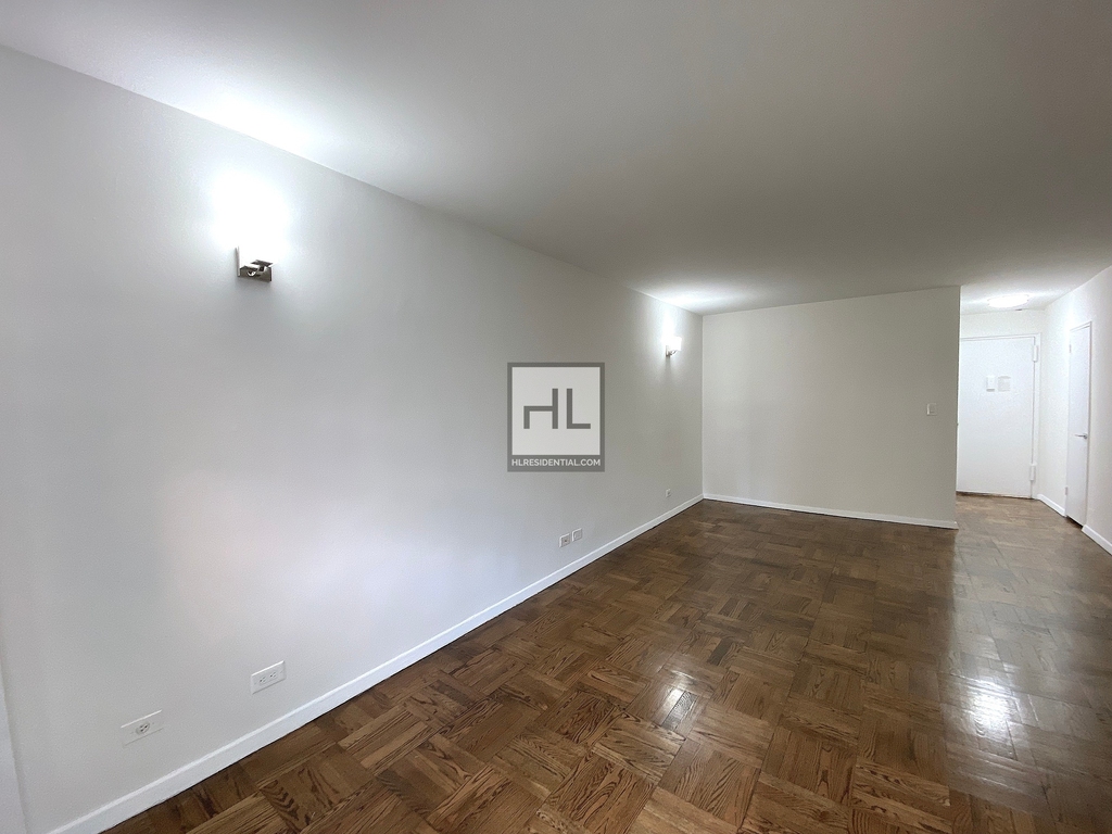 East 35 Street - Photo 3