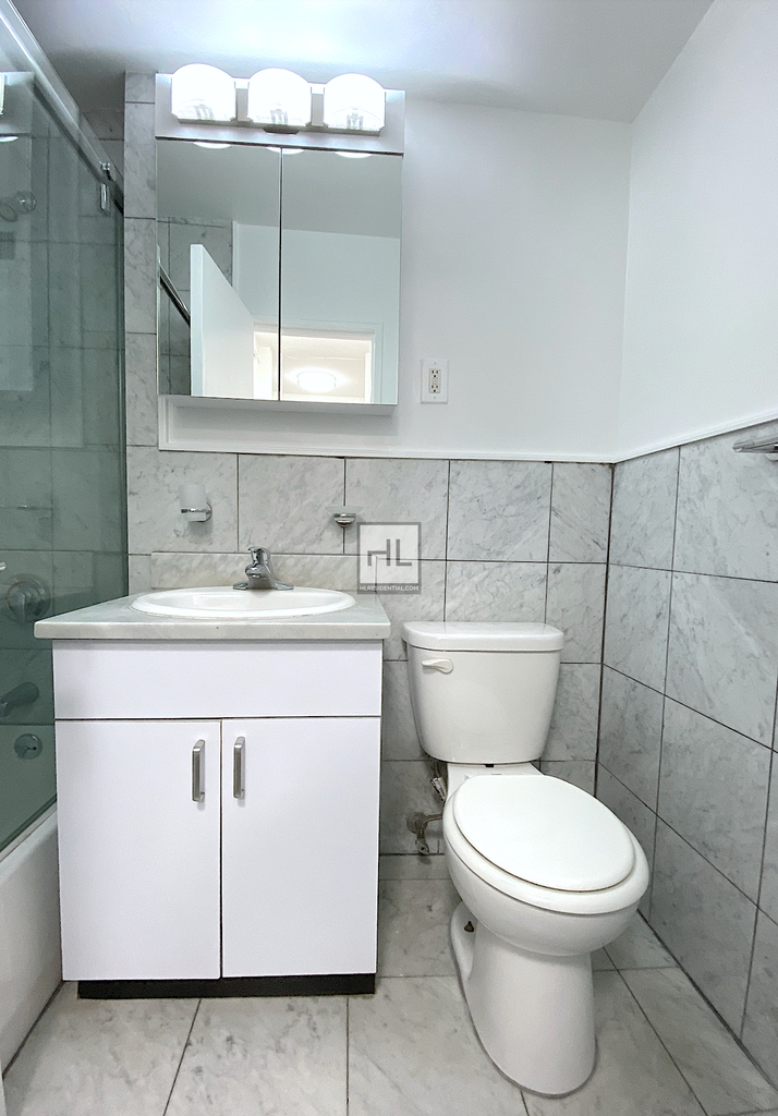 East 35 Street - Photo 4