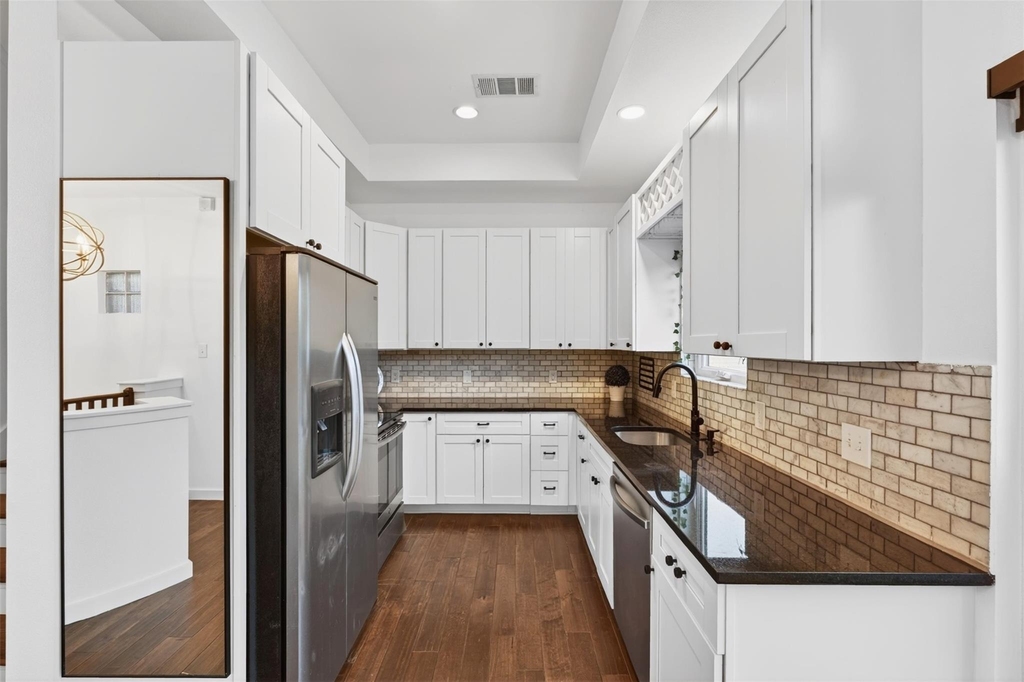 2716 Bagby Street - Photo 8