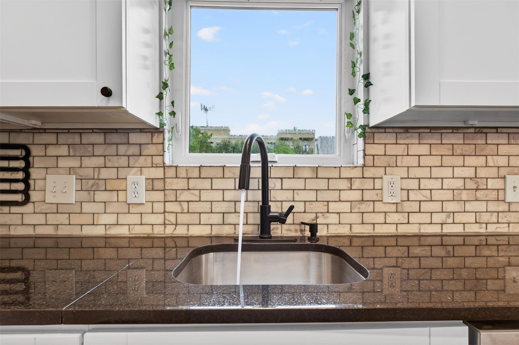 2716 Bagby Street - Photo 10