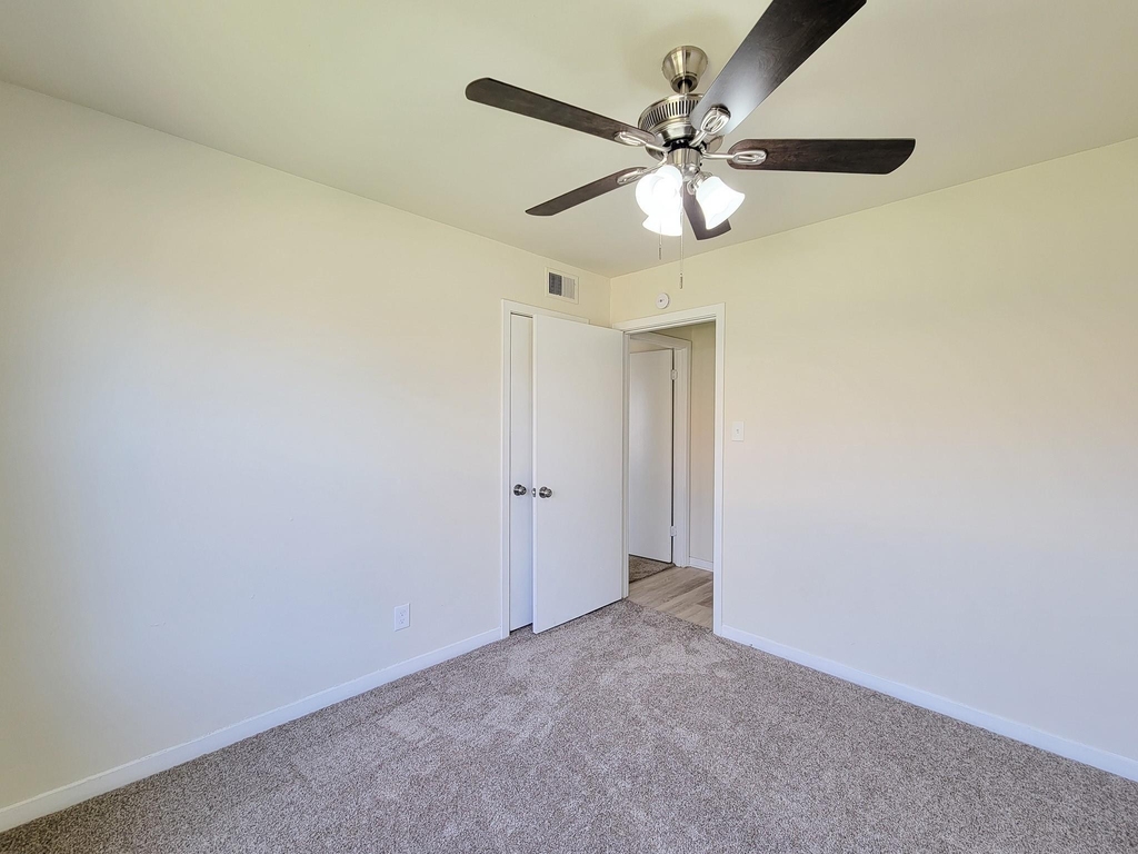 133 S Yaupon Street - Photo 17
