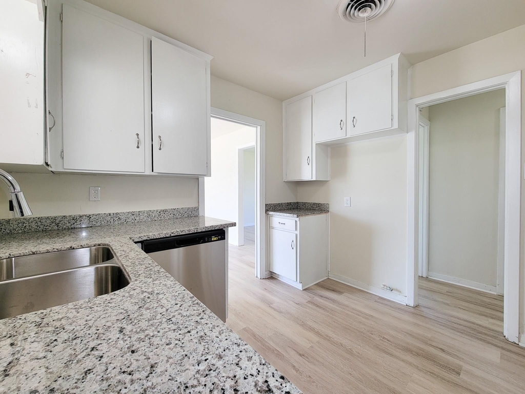 133 S Yaupon Street - Photo 4
